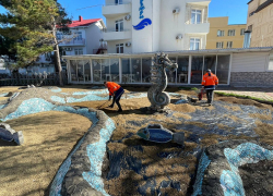  Мозаичный городок на набережной в Анапе приводят в порядок