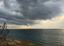 Ливни, град и смерч над морем : в Анапе ожидается ухудшение погоды