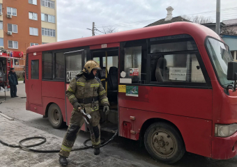 В Анапе рано утром горели вагончики, а днём задымился пассажирский автобус