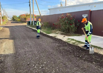 В сёлах и хуторах Анапы продолжают обновлять дорожное покрытие
