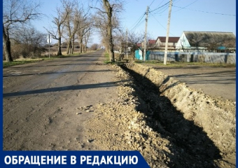 «Не освещена и не огорожена»: анапчанин о небезопасной яме в хуторе Красный Курган 