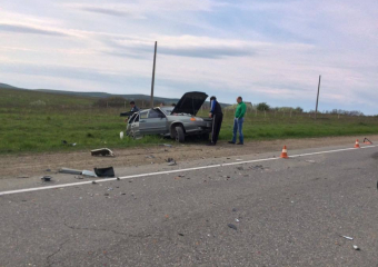 В ДТП под Анапой два автомобиля разлетелись в разные стороны
