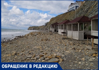 «Вот где ноги переломать»: анапчанка о состоянии береговой линии каменистого пляжа