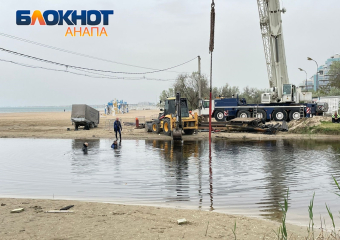 Начались ремонтные работы пешеходного моста через Анапку