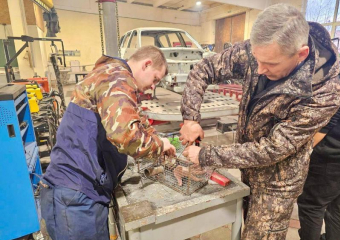 Специальные лопаты для просеивания песка изготавливают на Кубани