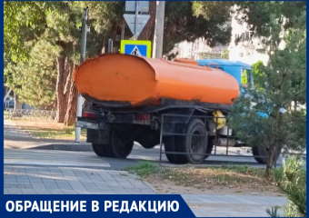 «Даже не притормозил»: анапчанку чуть не задавила поливальная машина на тротуаре