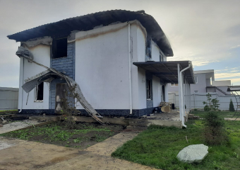 В Верхнем Джемете под Анапой сгорел двухэтажный дом