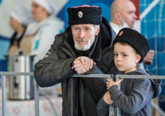В Анапе около 100 казаков показывают свою силу и мощь