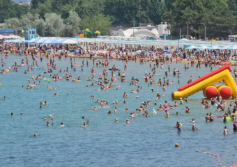 Июльский турпоток в Анапе: многолюдные пляжи и знойная жара