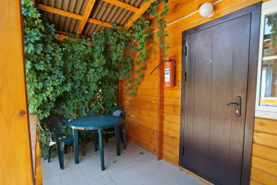 Гостевой дом "Деревянные коттеджи на Лазурном" - 