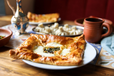 Блюда грузинской кухни - хинкали, хачапури - "Старик Хинкалыч" - 