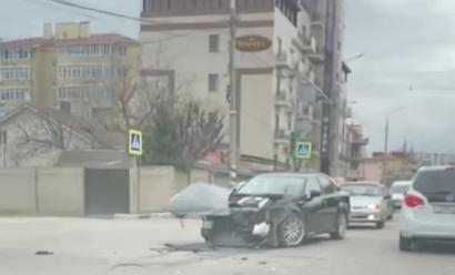Жёсткая авария в Анапе: столкнулись Lexus и Volvo