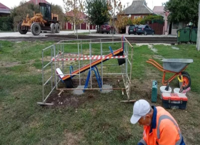 В Анапе обновляют детские площадки и ремонтируют тротуары: что сделали за последние дни