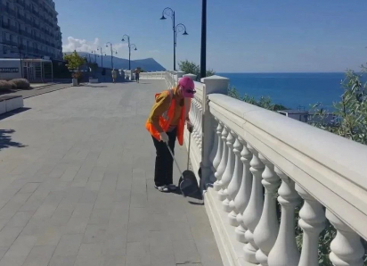 В Анапе усилили уборку набережной и курортных зон
