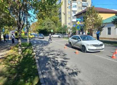 В Анапе под колёсами иномарки пострадала 16-летняя девочка: ДТП на Черноморской