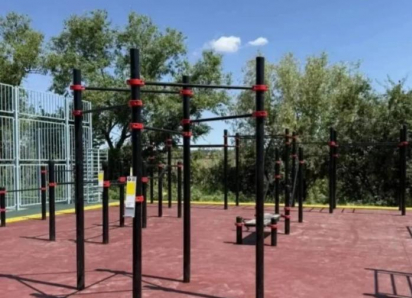 В хуторе Уташ под Анапой завершается строительство «умной» спортплощадки с Wi-Fi и QR-кодами на тренажёрах