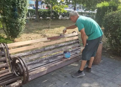 В Анапе взялись за тротуары, лавочки и опасный переход