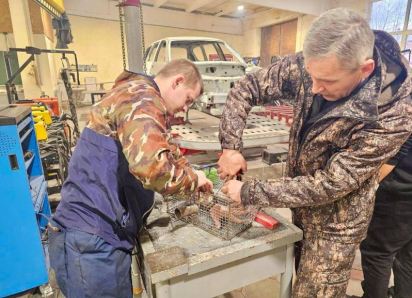 Специальные лопаты для просеивания песка изготавливают на Кубани