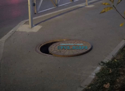 Мужчина едва не провалился в люк на перекрёстке в Анапе
