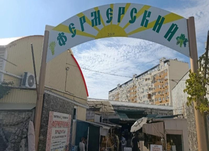 Приставы у ворот: почему снова вспыхнул конфликт вокруг «Фермерского» рынка в Анапе