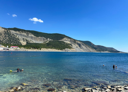 В Анапе через суд требуют освободить пляж Большого Утриша от застройки