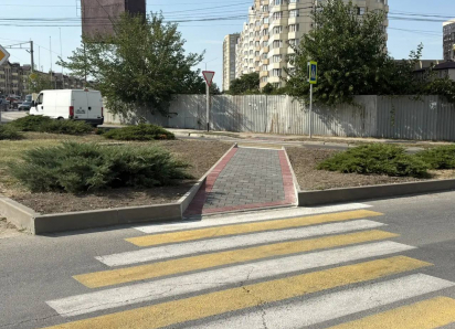 После жалоб жителей на улице Ленина в Анапе появился тротуар
