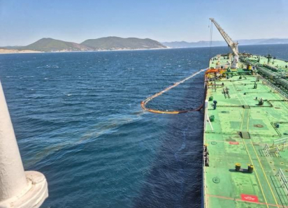 Площадь нефтяного пятна в Черном море составляет 100 кв. км