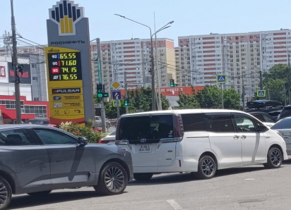 В Краснодарском крае за сутки открылись ещё 36 АЗС. Но в Анапе и на побережье ситуация остаётся напряжённой