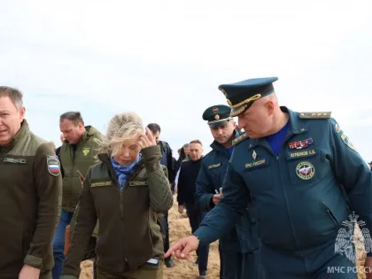 Глава МЧС РФ  Куренков лично прибыл в Анапу из-за новых выбросов мазута 