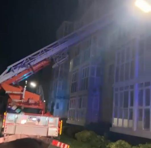 12 человек эвакуировали из горящего дома в Анапе