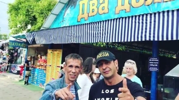 Стас Костюшкин и Алексей Панин прорекламировали столовую в Анапе