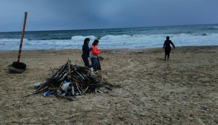С анапских пляжей собрали более 300 кубометров мусора во время Всекубанского субботника