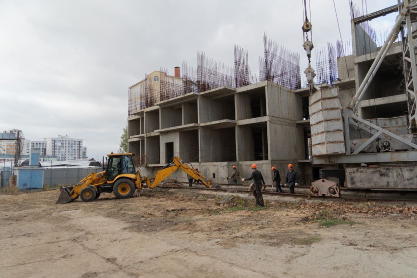 Строительные работы начались в «проблемном» доме на улице Парковой, 79 в Анапе