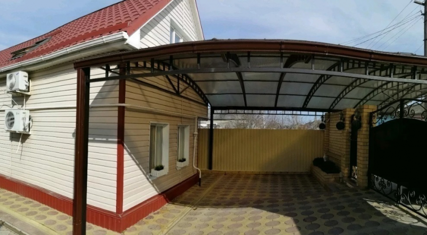 Продаётся дом в центральной части Варениковской