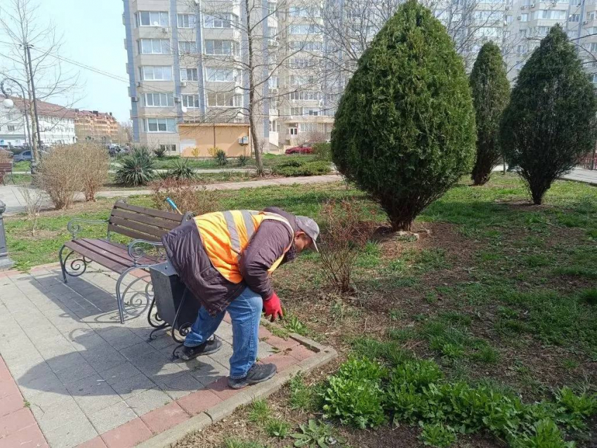 В микрорайонах Анапы усилили работы по благоустройству