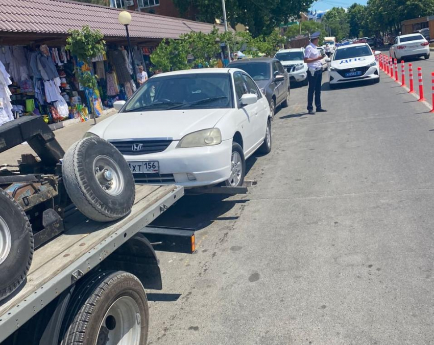 Неправильная парковка и тонировка: полиция Анапы занялась нарушителями ПДД 