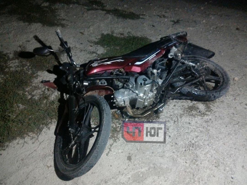 В Гостагаевской под Анапой два школьника на мотоцикле врезались в «Мазду"