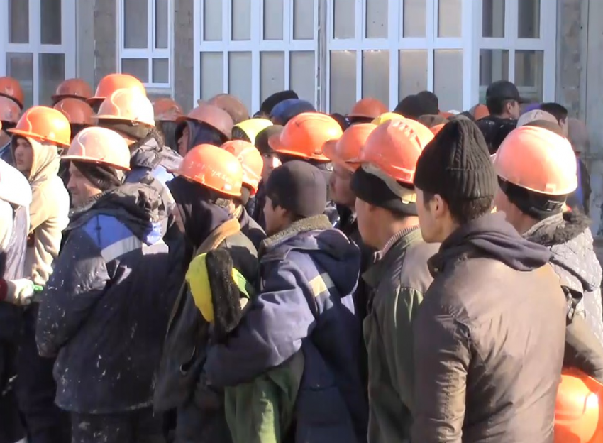 Работодателя из Анапы за работу нелегалов на стройке могут оштрафовать на 12 млн. руб.
