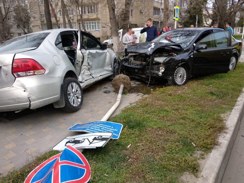 Стали известны подробности ДТП на ул. Шевченко в Анапе, в метре от детской площадки