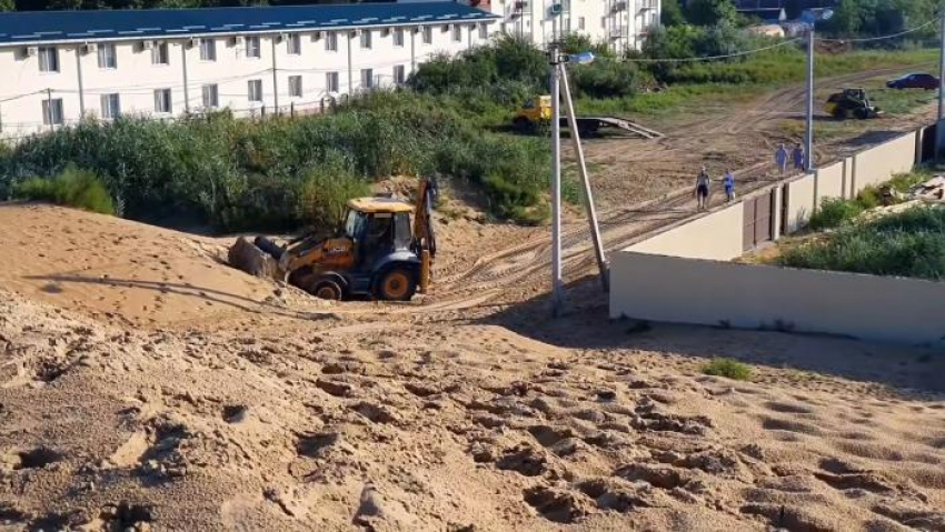 На Пионерском проспекте в Анапе зафиксирован факт вывоза песка с дюн