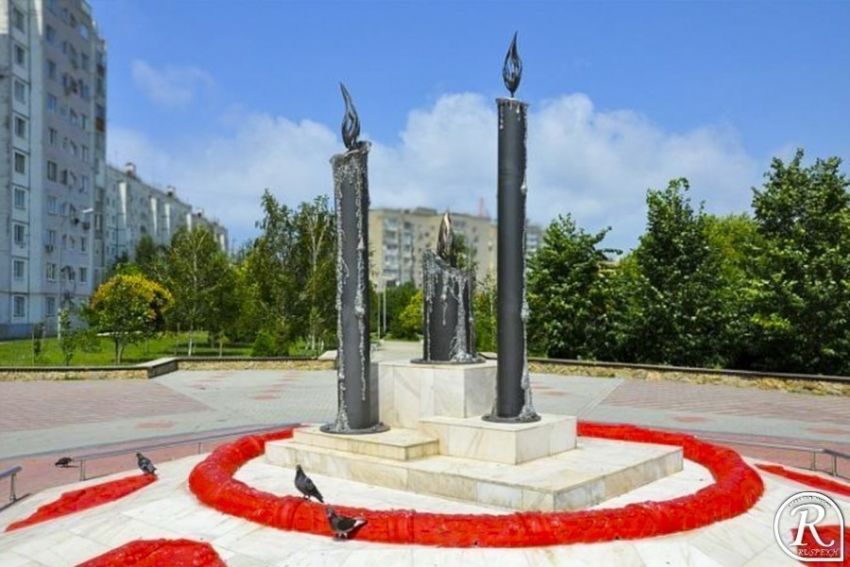 Интересный факт: идея эскиза проекта памятника «Три свечи» принадлежит двум анапским школьницам