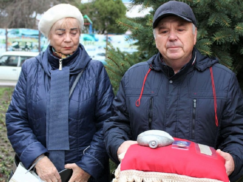 Поисковики в Анапе передали родным вещи красноармейца, чьи останки нашли на Эльбрусе