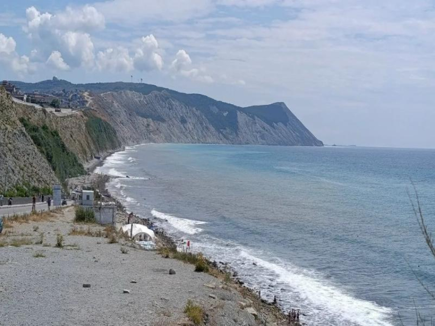 На пляжах Анапы снова запретили купаться: шторм и сильное течение