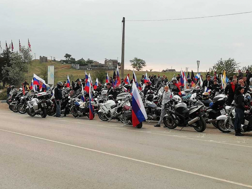 Анапские байкеры, прокатившись по Крымскому мосту, узнали, сколько будет стоить проезд 