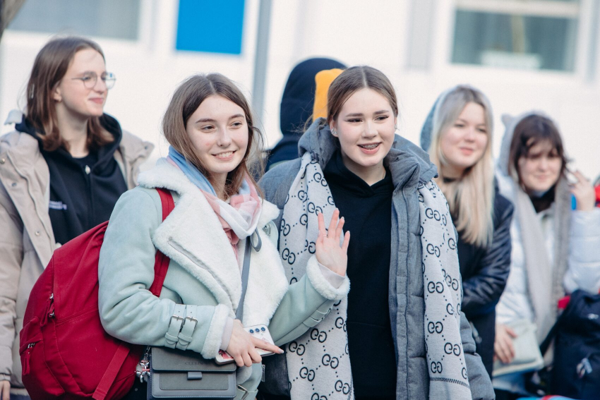 800 школьников со всей России приехали в анапскую «Смену»