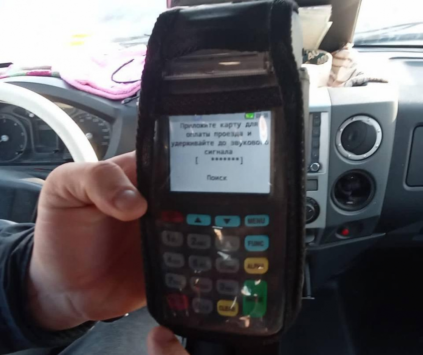 В Анапе водителя автобуса отстранили от работы за отказ принять оплату по карте 