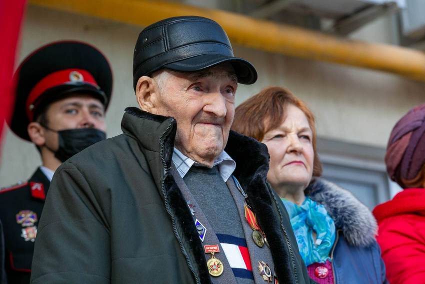В честь 101-летия Ивана Ивановича Малунова военные прошли торжественным маршем