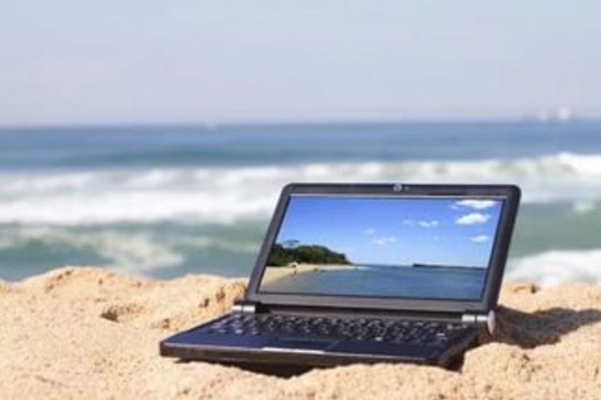 Теперь на пляж в Витязево можно брать ноутбук