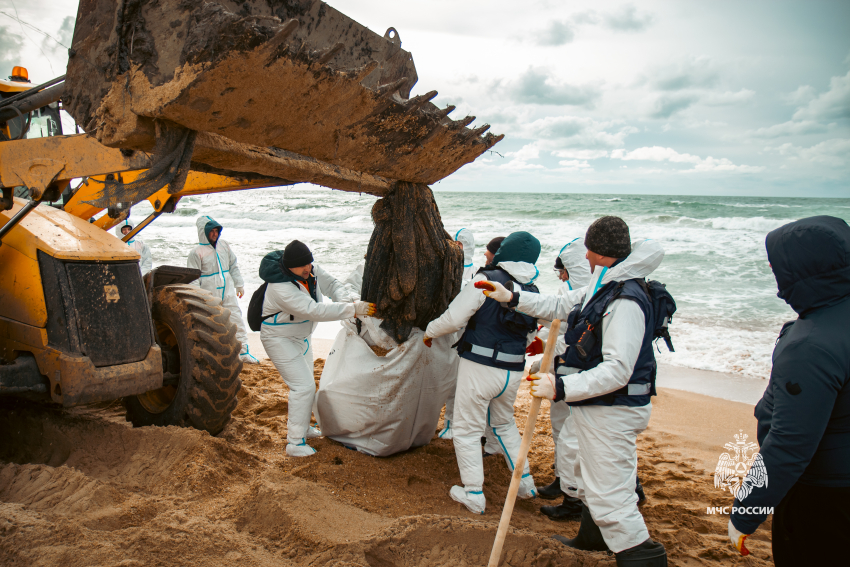Песка не хватает после вывоза 185 тысяч тонн: в Анапе начали засыпать пляжи заново — спасёт ли это курорт?