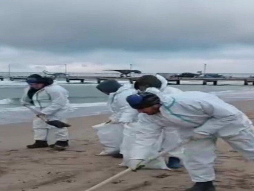 На большинстве участков анапского побережья не обнаружены новые выбросы мазута